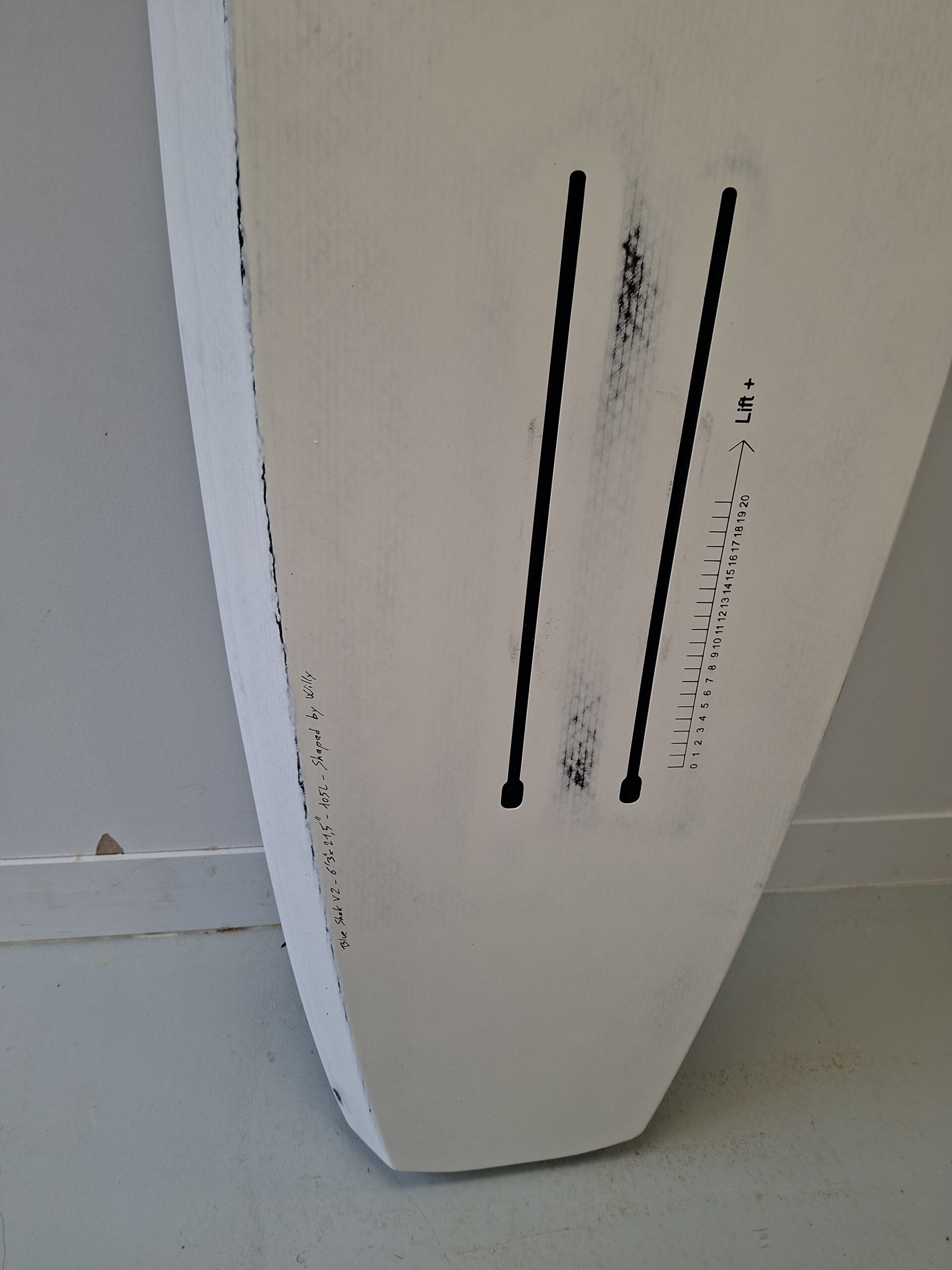 (Français) Blue Shark V2 6'3x21.5 105L - Occasion